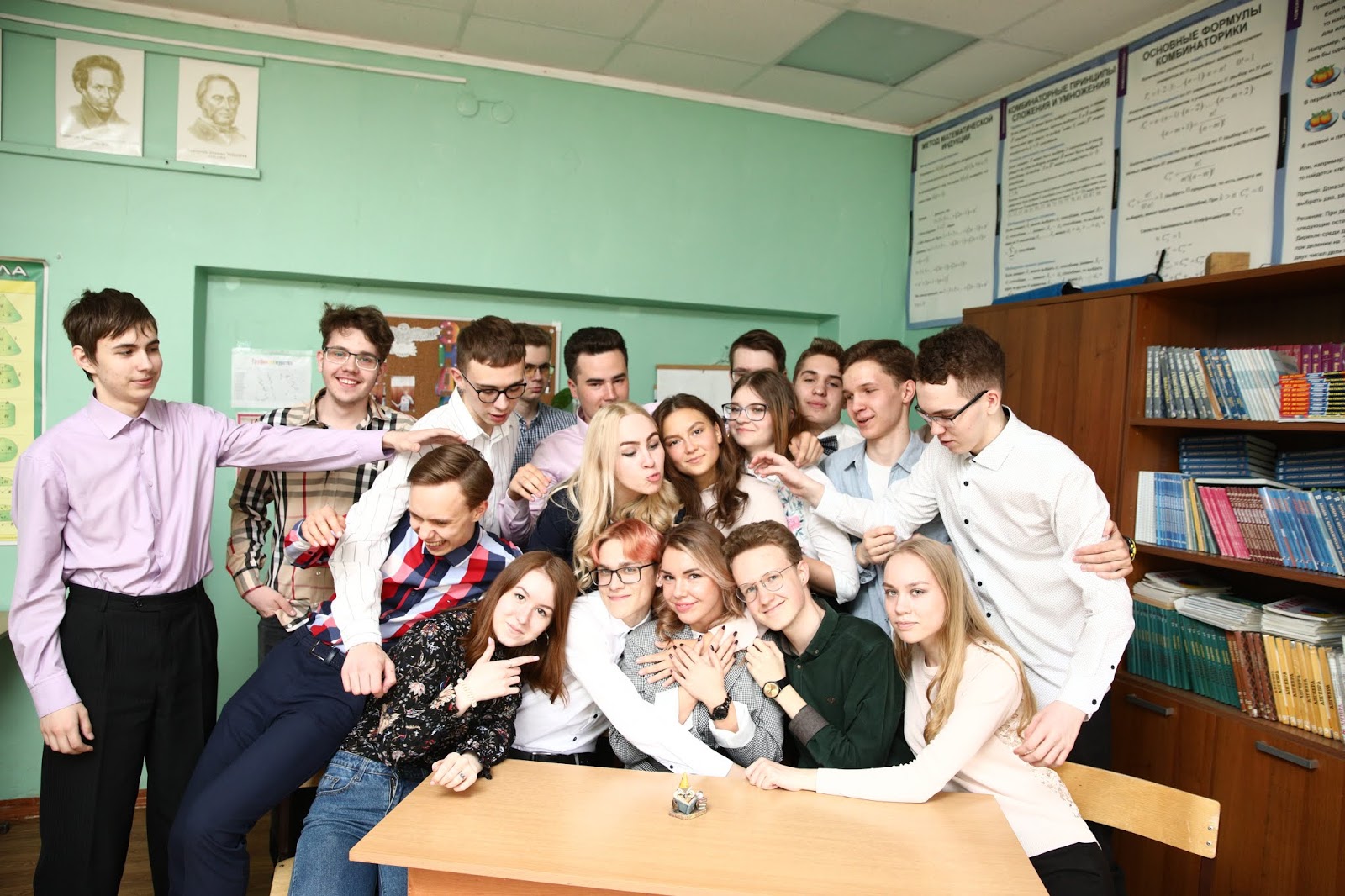 Школа 11 одноклассники. Западные школы. Фотография класса. Класс (коллектив школьников). Школа 11 класс Москва.