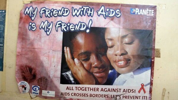Плакат на улице Аккры, пропагандирующий толерантное отношение к ВИЧ-инфицированным